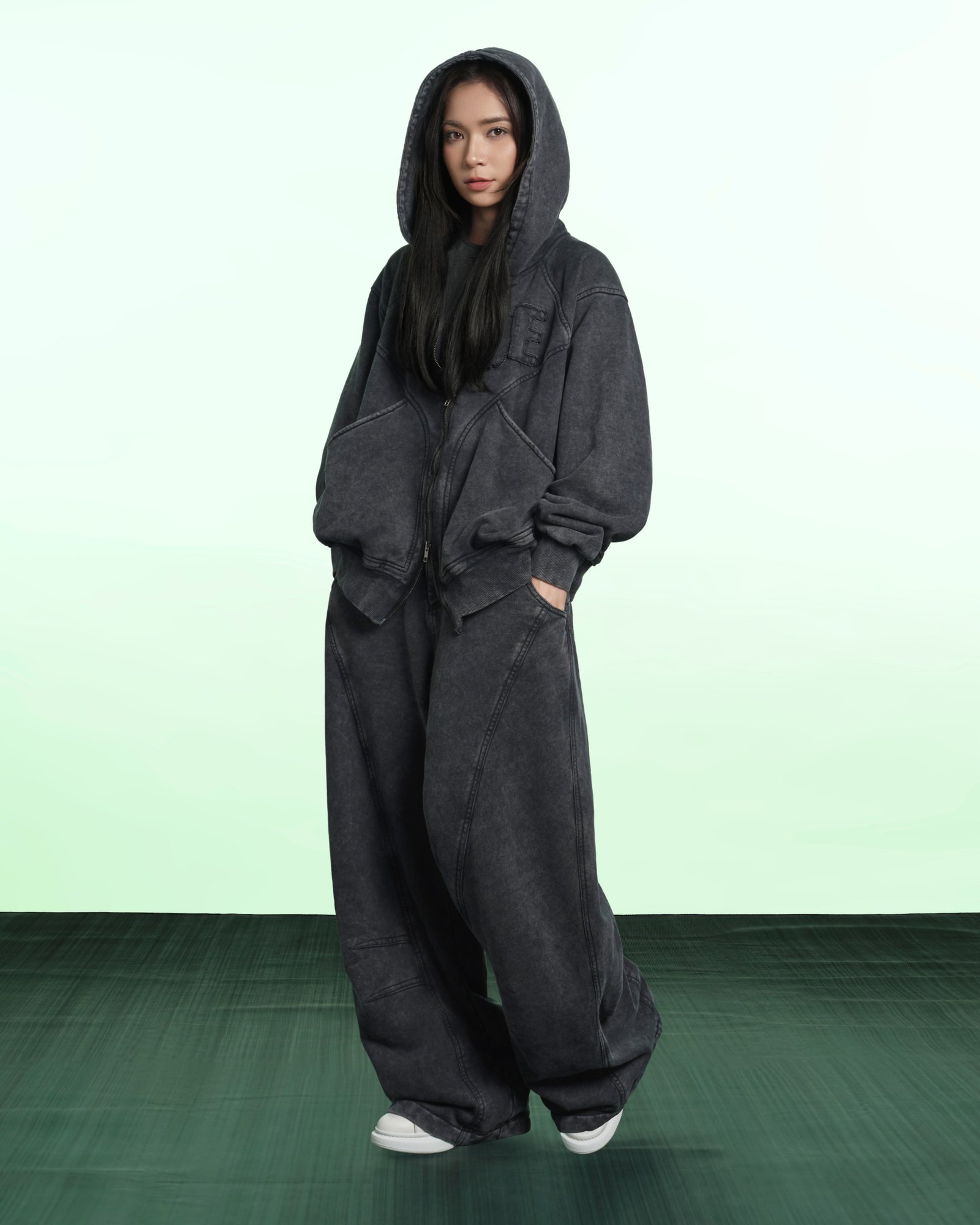 Jeat Zip-Up Hoodie